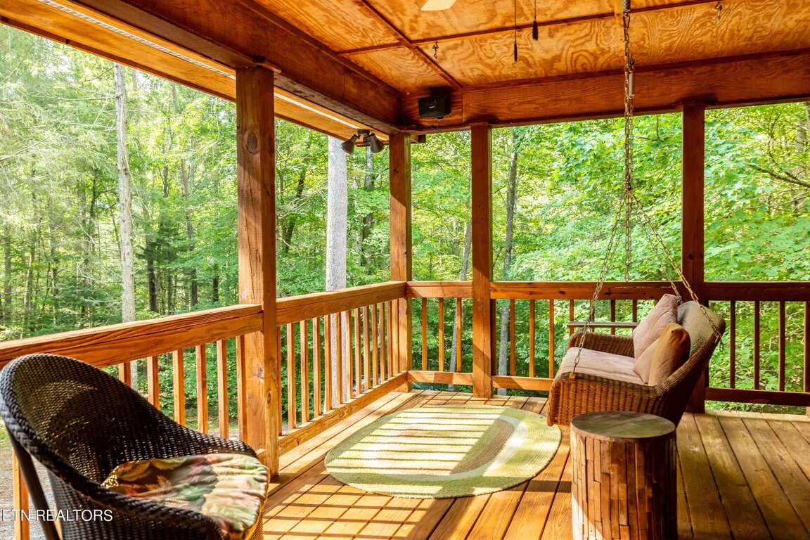 Whiskey In The Woods Cabin Rental Perfect Getaway in Townsend, TN 2 Bedrooms, Sleeps 6