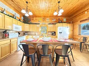 Lux Black Bearry Cabin