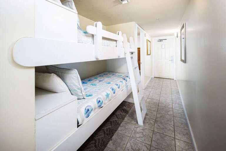 Hallway Bunkbeds, Pelican Isle 305 Fort Walton Beach Okaloosa Island Vacation Rentals