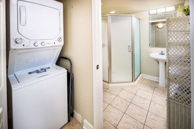 Hallway Bathroom - 
Pelican Isle 308 Fort Walton Beach Okaloosa Island Vacation Rentals Hallway Bathroom - 
Pelican Isle 308 Fort Walton Beach Okaloosa Island Vacation Rentals