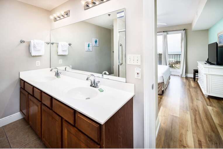 Master Bathroom, Ariel Dunes II 1507, Destin Vacation Rentals Scenic Gulf Drive Master Bathroom, Ariel Dunes II 1507, Destin Vacation Rentals Scenic Gulf Drive