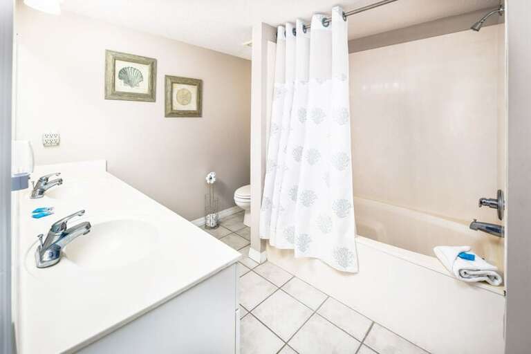 Master Bath - 
Gulf Dunes 413 Fort Walton Beach Okaloosa Island Vacation Rentals