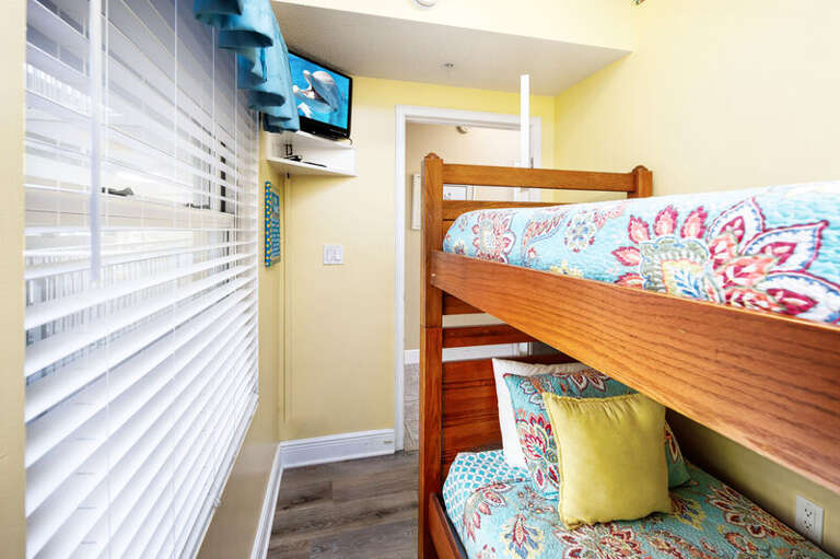 Bunk Room - Waters Edge Resort Unit 212 Fort Walton Beach Okaloosa Island Vacation Rentals