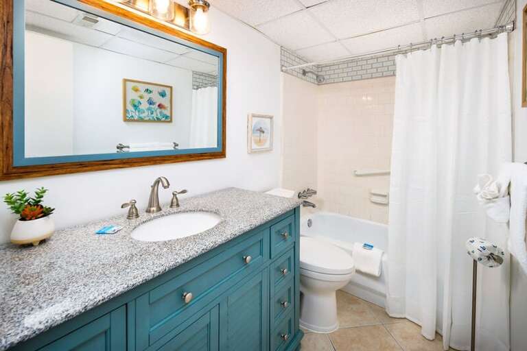 Guest Bathroom - Aqua Villa Resort, Okaloosa Island, Fort Walton Beach, Vacation Condos by Sunset Resort Rentals