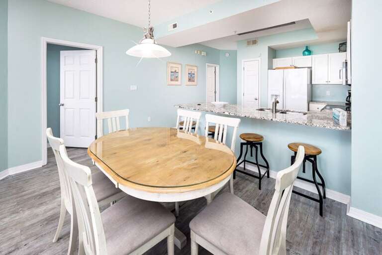 Dining Area - Gulf Dunes Resort Unit 616 / Okaloosa Island / Fort Walton Beach Vacation Rentals