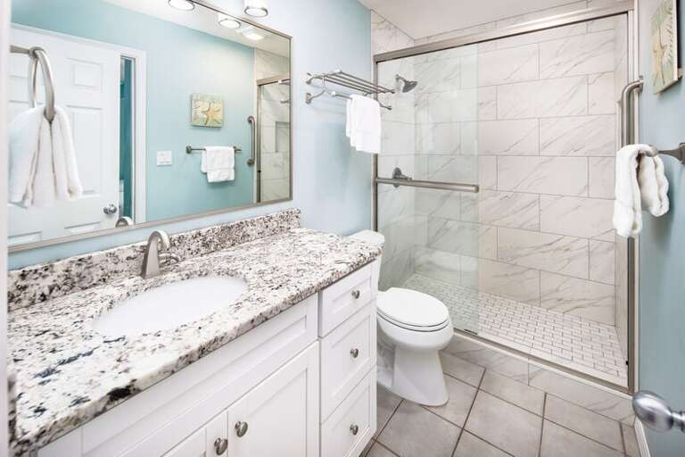 Guest Bathroom - Gulf Dunes Resort Unit 616 / Okaloosa Island / Fort Walton Beach Vacation Rentals