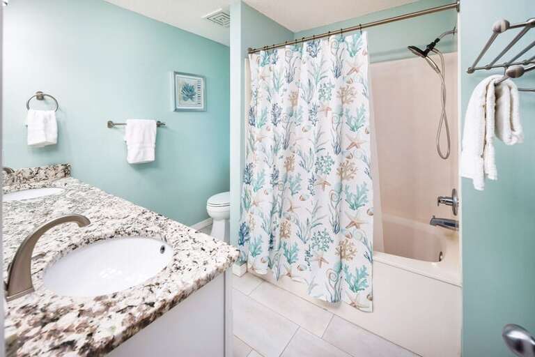 Master Bathroom - Gulf Dunes Resort Unit 616 / Okaloosa Island / Fort Walton Beach Vacation Rentals