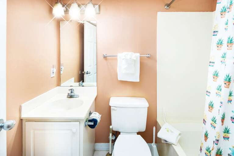Guest Bathroom 2 - Gulf Dunes Resort Unit 117 Okaloosa Island Fort Walton Beach Vacation Condos by Sunset Resort Rentals