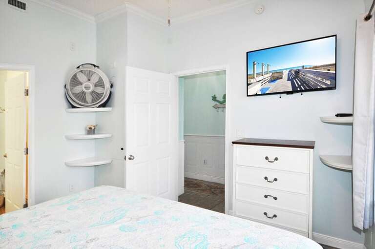 Master Bed - Waters Edge Resort unit 613 Okaloosa Island Fort Walton Beach Vacation Rentals by Sunset Resort Rentals