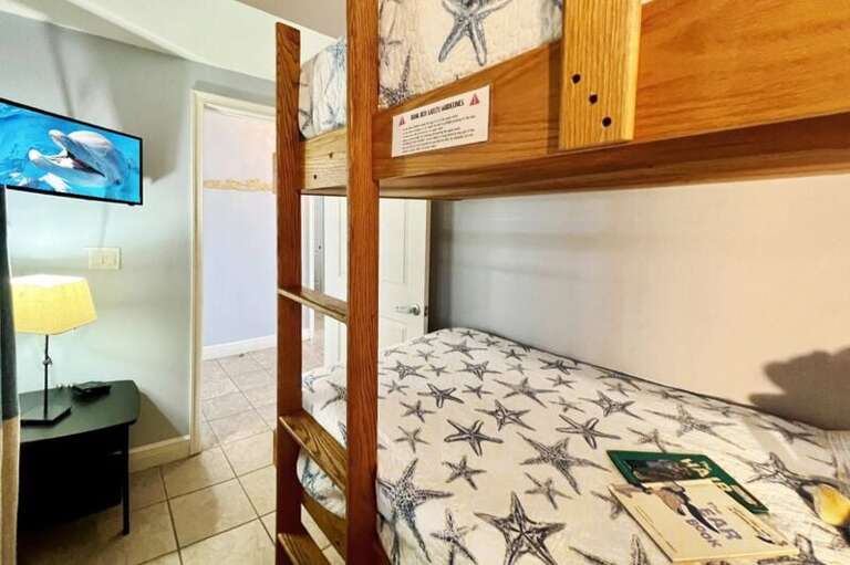 Bunk Room - Waters Edge Resort Unit 311 Okaloosa Island Fort Walton Beach Vacation Rentals