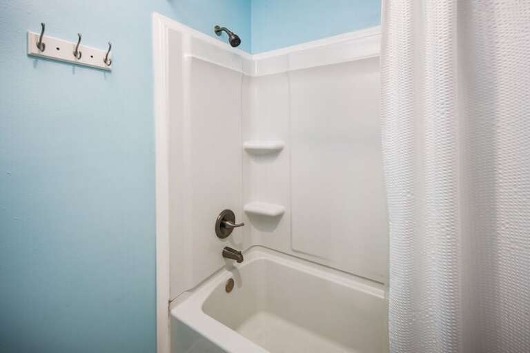Bathroom Tub/Shower - 
Gulf Dunes 507 Fort Walton Beach Okaloosa Island Vacation Rentals Bathroom Tub/Shower - 
Gulf Dunes 507 Fort Walton Beach Okaloosa Island Vacation Rentals