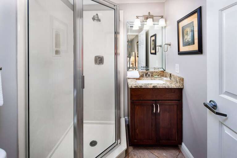 Guest Bath Two - Waters Edge Resort Unit 304 Okaloosa Island Fort Walton Beach Vacation Rentals by Sunset Resort Rentals