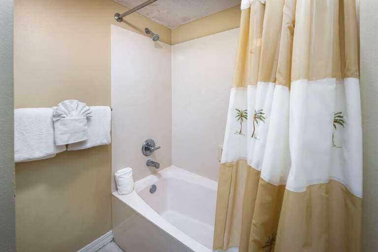 Master Bath
Gulf Dunes Resort unit 306
Fort Walton Beach Vacation Rentals