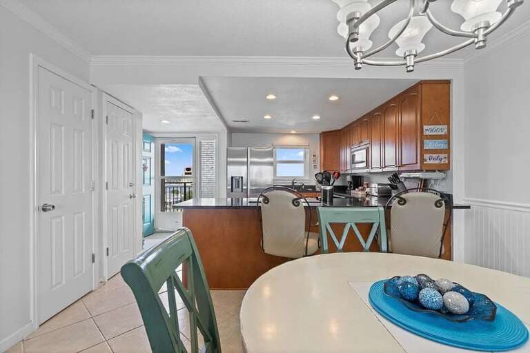 Dining Area - Emerald Isle Resort 712, Okaloosa Island, Fort Walton Beach Vacation Rentals by Sunset Resort Rentals