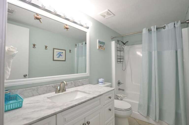 Guest Bath - Emerald Isle Resort 712, Okaloosa Island, Fort Walton Beach Vacation Rentals by Sunset Resort Rentals