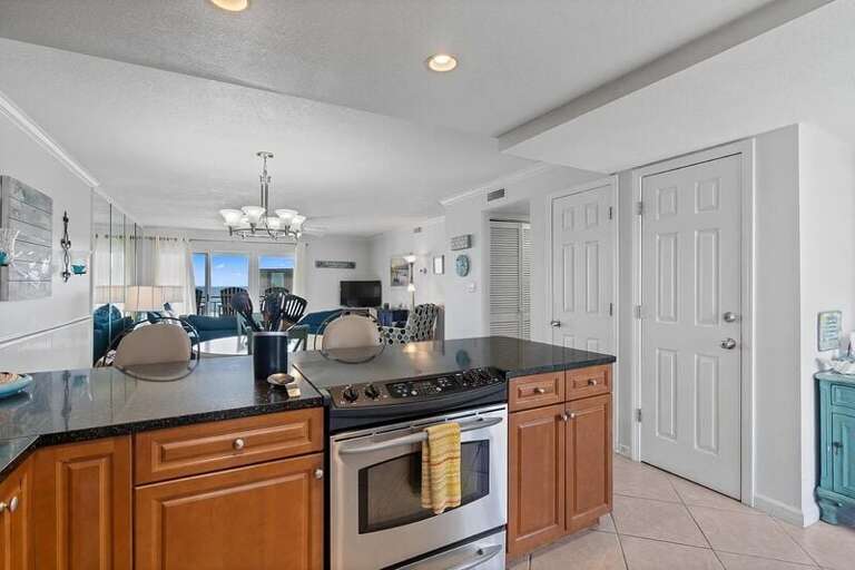 Kitchen - Emerald Isle Resort 712, Okaloosa Island, Fort Walton Beach Vacation Rentals by Sunset Resort Rentals
