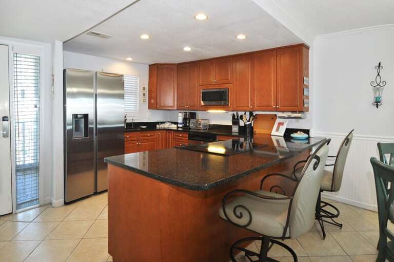 Kitchen - Emerald Isle Resort 712, Okaloosa Island, Fort Walton Beach Vacation Rentals by Sunset Resort Rentals