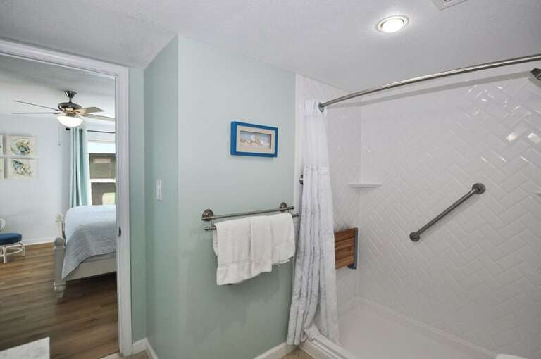 Master Bath - Emerald Isle Resort 712, Okaloosa Island, Fort Walton Beach Vacation Rentals by Sunset Resort Rentals