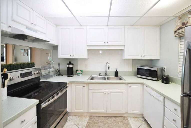 Kitchen - Emerald Isle Resort unit 601, Okaloosa Island, Fort Walton Beach Vacation Rentals by Sunset Resort Rentals