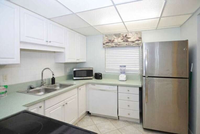 Kitchen - Emerald Isle Resort unit 601, Okaloosa Island, Fort Walton Beach Vacation Rentals by Sunset Resort Rentals