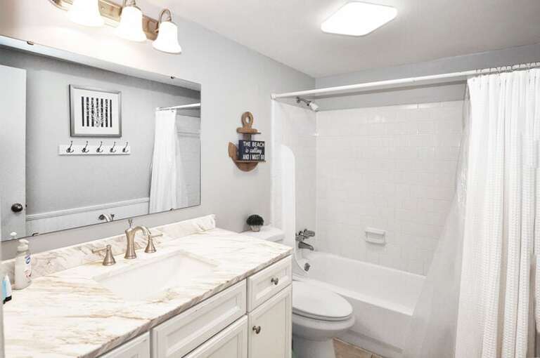 Common Bath - Aqua Villa Resort Unit 404, Okaloosa Island, Fort Walton Beach, Vacation Condos by Sunset Resort Rentals
