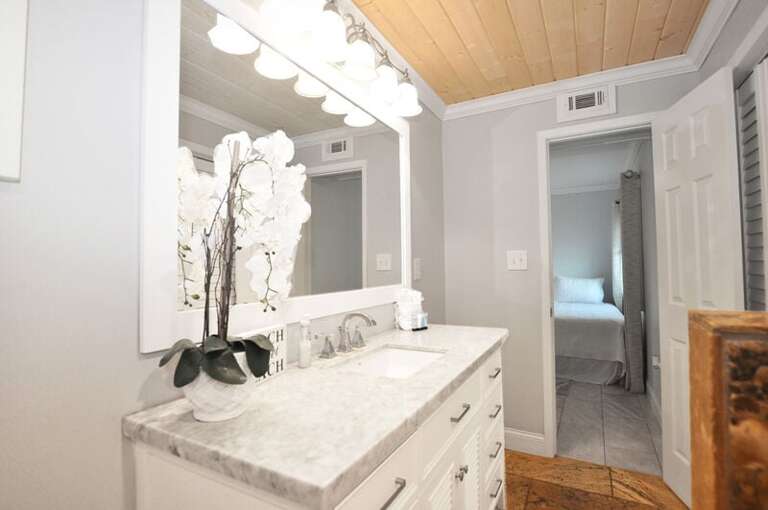 Rear Bedroom Ensuite - Aqua Villa Resort Unit 404, Okaloosa Island, Fort Walton Beach, Vacation Condos by Sunset Resort Rentals