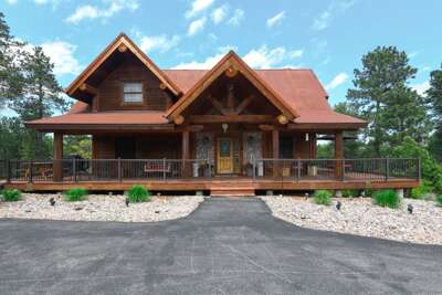 Antler Lodge - Gorgeous log cabin 3 miles east of