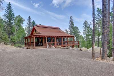Yeti Hideout - Fire table, hot tub and stunning views!