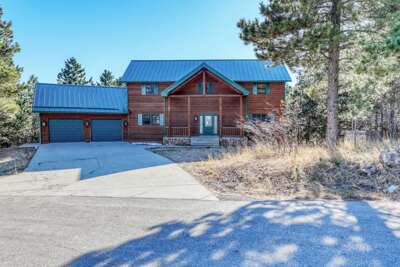 Pine Hollow Lodge - beautiful 5 bedroom home just