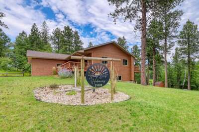 Sunny Day Hideaway - Private! Firepit and Hot tub!