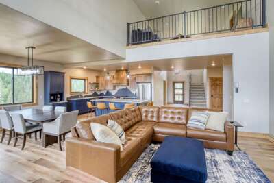 The Cliffhanger – Luxury Cabin with Hot Tub, Fireplaces & Epic Black Hills Views