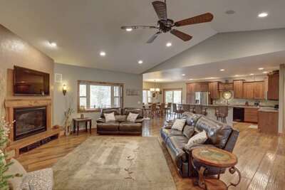 Turkey Ridge Lodge - just outside of Deadwood!