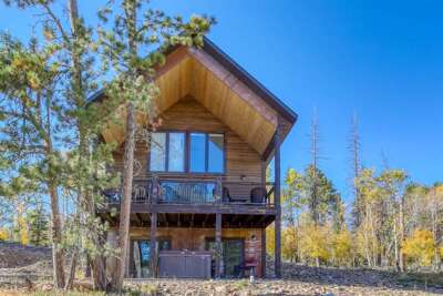 Wernski Lodge – Stunning Views, Hot Tub & Spacious Retreat