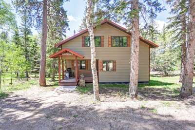 Goldy's Lodge – Modern Terry Peak Cabin with Hot Tub & Game Loft