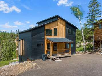 Summit Seeker - Modern Mountain Home