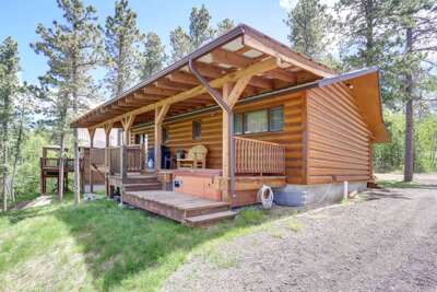 Pineview Cabin – A Cozy Luxury Retreat with Stunning Views