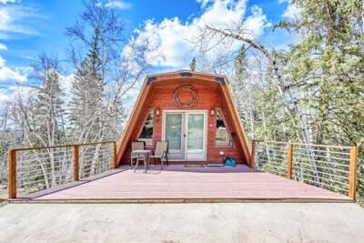 Mountain Pine Retreat – Scenic Cabin with Hot Tub & Views