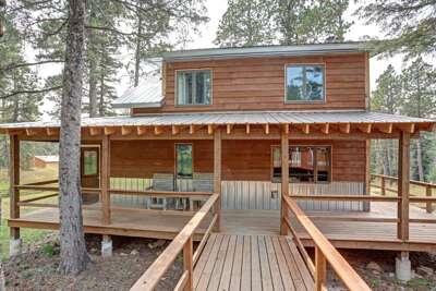 Trail Mountain Cabin – Stunning Views, Hot Tub & Game Room