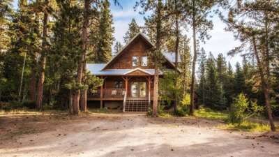 Antelope Trail Lodge – Hot tub, wood fireplace, pet friendly & Terry Peak views!