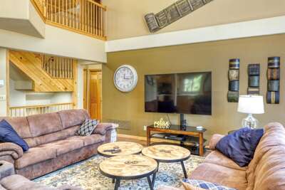 Aspen Lodge – 5 bedrooms, 5 baths, hot tub & family-friendly mountain retreat!
