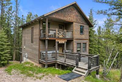 Gray Goose Lodge - Private back deck, hot tub and