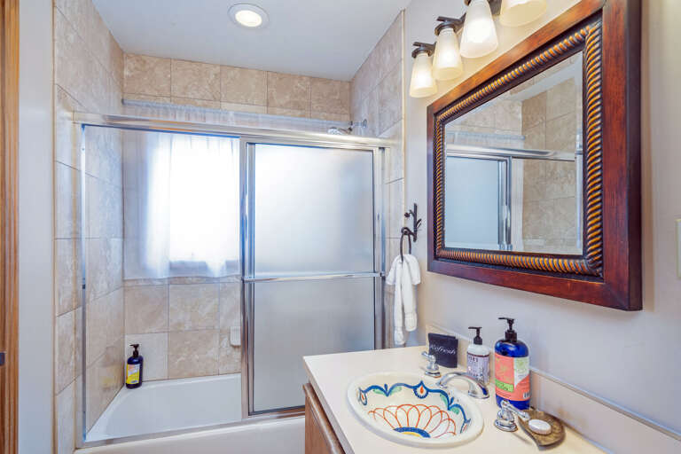 Main bedroom ensuite bathroom