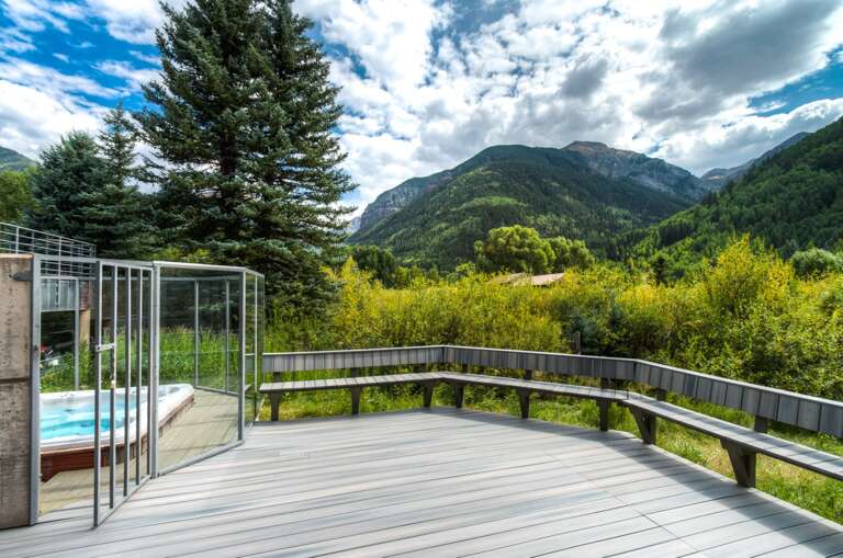 This Telluride Mountain rental 's jacuzzi. This Telluride Mountain rental 's jacuzzi.