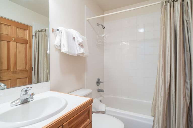 Bathroom with Vanity and Shower/Tub Combo