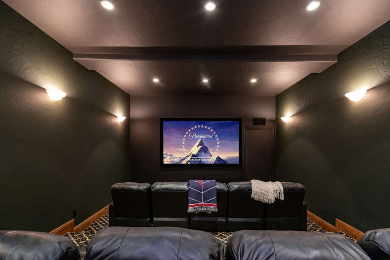 Private theater of this Telluride golf rental. Private theater of this Telluride golf rental.