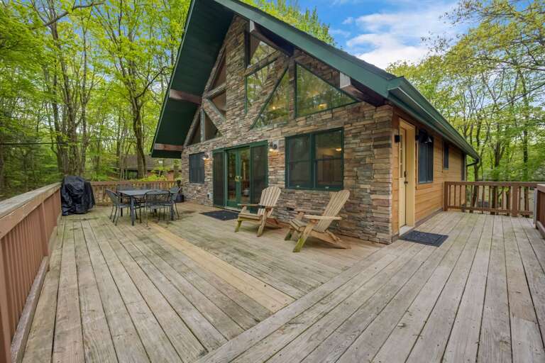 Spacious 2nd Floor Deck Spacious 2nd Floor Deck