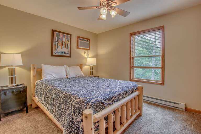 bedroom with tan walls and single bed