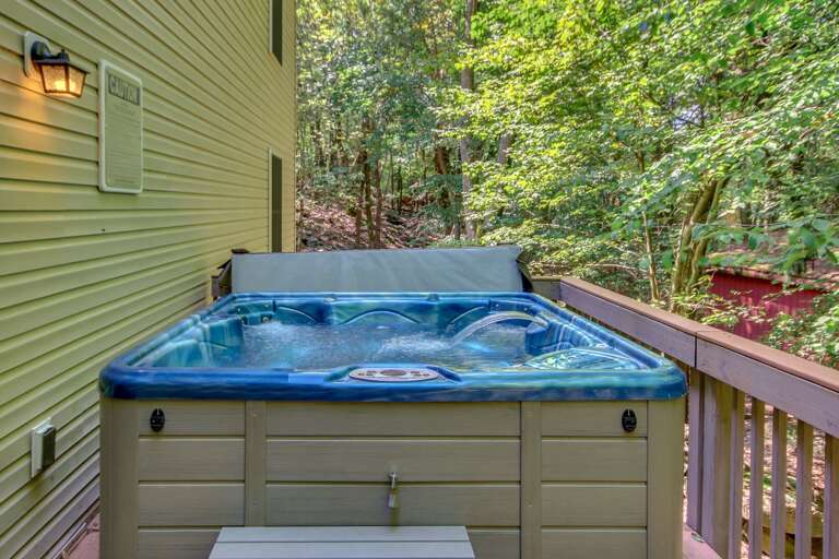 Outdoor hot tub of this Lake Harmony rental. Outdoor hot tub of this Lake Harmony rental.