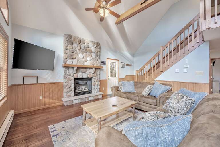 Mountain Life with Modern Touches. Mountain Life with Modern Touches.