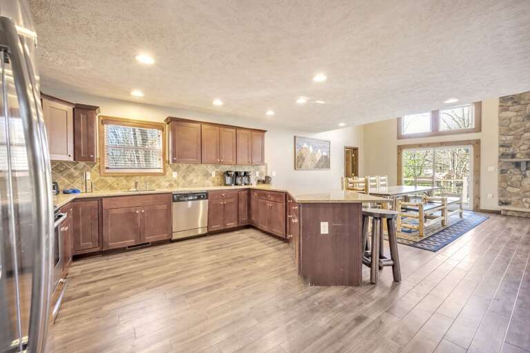 Easy Service from the Kitchen to the Dining Room